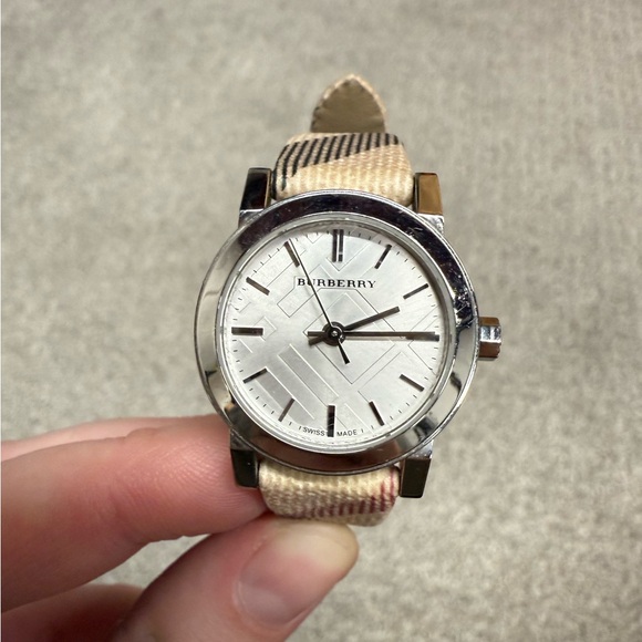 Burberry Women’s Watch - Picture 2 of 6